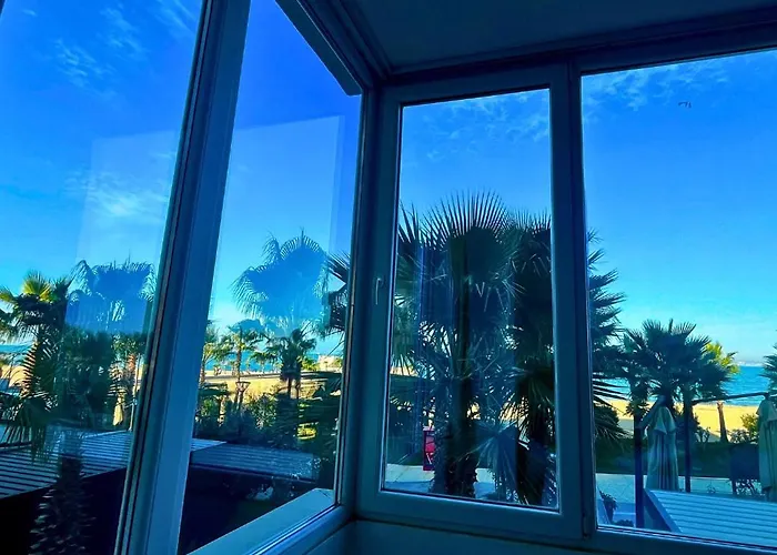 Sunflowers Golem (Tirana)